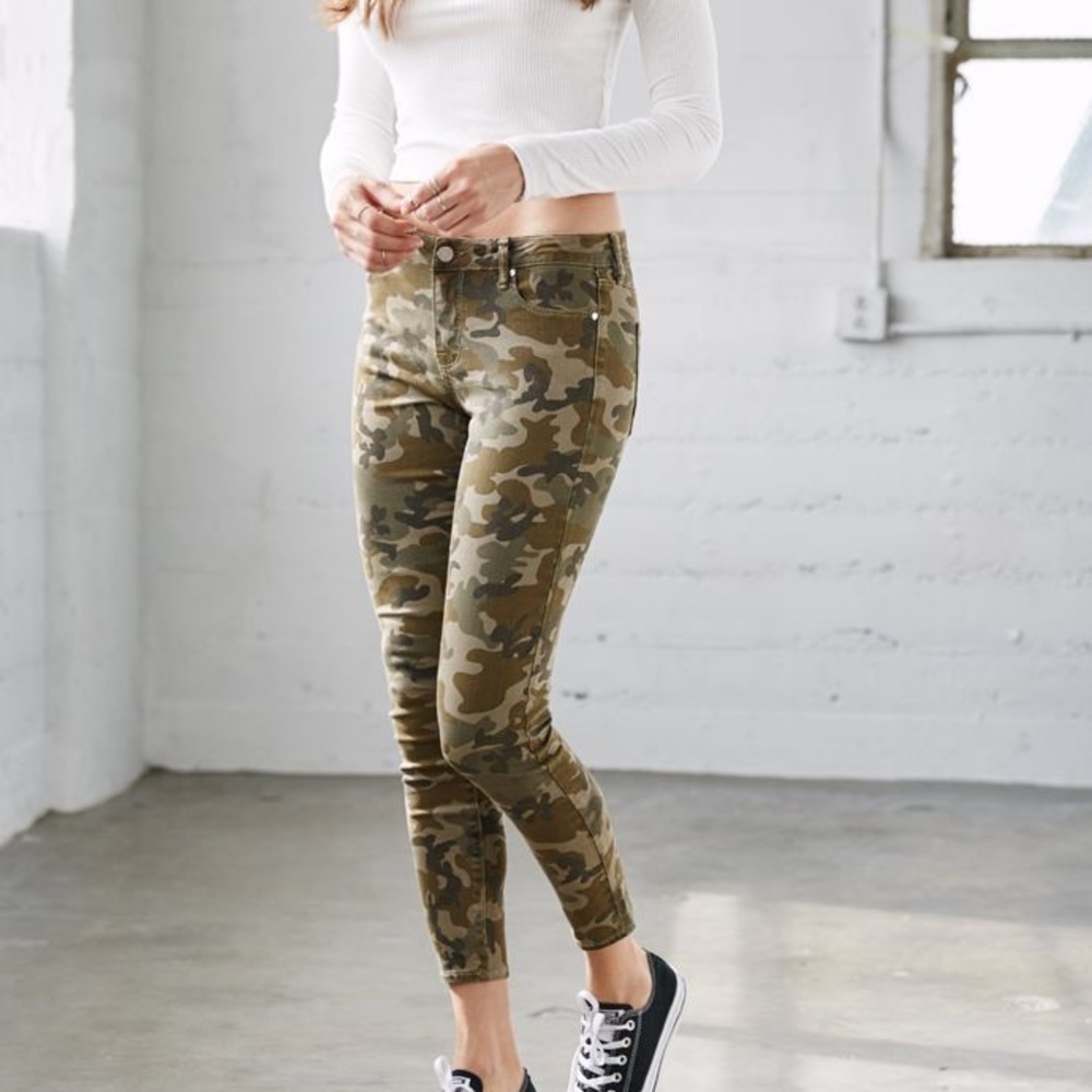 Kendall + Kylie Mid/Low Rise Camo Jeans Sz 26